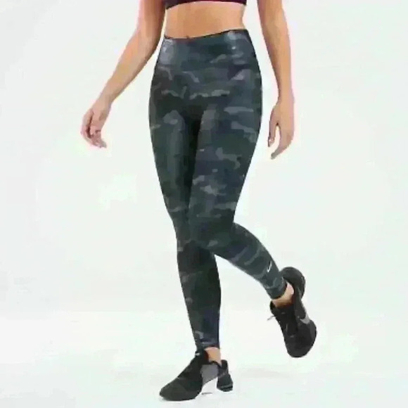 Nike Pants - NWT Women’s Nike One Tight Fit Mid Rise Full Length Camo Leggings Size small